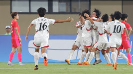 북한 여자 축구, 우즈베키스탄 8-0 대파…은메달 확보