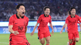 황선홍호, 아시안게임 남자축구 3연패…일본에 2-1 역전승
