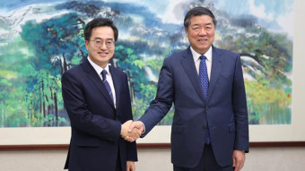 김동연, 시진핑 '경제 책사' 허리펑 만나 