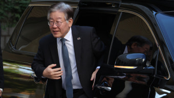 이재명, 선거법 위반 재판 77일 만에 출석…'서증조사' 두고 공방