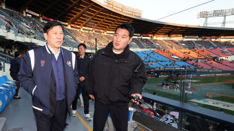 허구연 KBO 총재, 총회서 만장일치로 연임…2026년까지 3년 더
