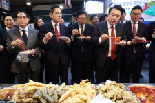 [현장] 이재용 회장과 떡볶이 먹는 윤 대통령