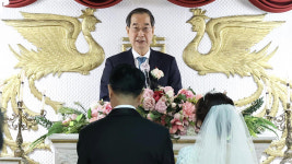 한 총리, 신신예식장 깜짝 주례…흰머리 파뿌리 되도록 해로