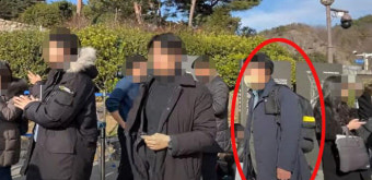 이재명 습격 피의자 추정 인물, 봉하마을서도 포착
