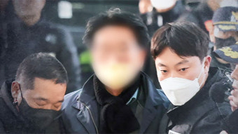 법원, 이재명 습격 피의자 구속영장 발부 