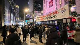 명동 버스대란 완화됐지만…시민들 정류장 여전히 좁아