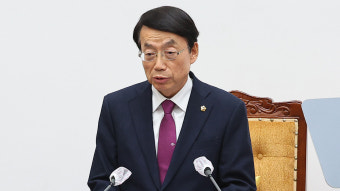 '5·18 폄훼' 논란 인천시의회 의장 불신임안 가결…의장직 박탈