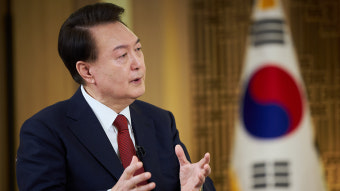 윤 대통령, '명품백 논란'에 첫 입장 표명…총선 앞 악재 털기 시도