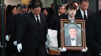 '한국의 그레고리 펙' 남궁원 영면…홍정욱 