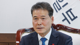 김영호 별그대 · 천국의 계단, 북 청년 사이 인기