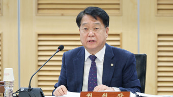 검찰, '자녀 특혜 채용 의혹' 송봉섭 전 선관위 사무차장 소환