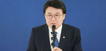 조국, 비례대표 출마키로…황운하도 '불출마' 뒤집고 비례 신청