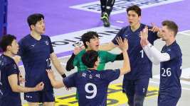 남자배구 '통합 4연패' 첫 단추 끼운 대한항공…OK에 역전승