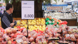 고물가에 집밥 선호…대형마트서 신선식품 잘 팔린다