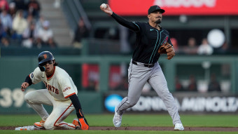 이정후, 멀티히트로 10경기 연속 안타…한국 MLB 첫 시즌 최장 타이