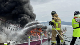 창원 실리도 남쪽에서 9t 어선 불…승선원 2명 구조