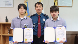 [Pick] 학교에서 배운 심폐소생술로 쓰러진 여성 구한 통영 고교생들