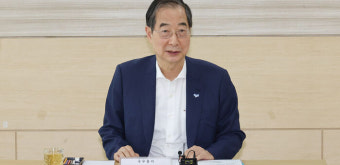 검찰, '문재인 정부 블랙리스트' 조국 · 임종석 무혐의 결론