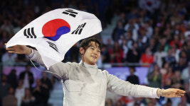 오상욱, 정상에 올랐다…사브르 개인전서 한국 첫 금메달