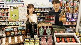 5억 원대 위스키부터 이동주택까지…편의점 이색 추석선물 열전