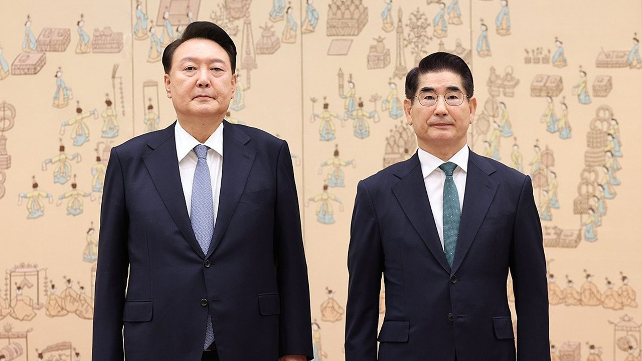 윤석열 대통령과 김용현 장관, 군사 자산 선보이며 군의 헌신 감사표시 및 안보 강조