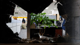 긴박했던 서부지법 난동의 새벽…직원들 입구 막고 옥상 대피