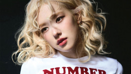 로제 아파트 영국 싱글차트 6주 연속 2위…지민 23위·제니 64위