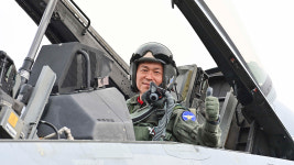 국산 초음속 KF-21 탄 공군총장 