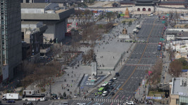 광화문광장서 윤 지지자 자해 시도 찰과상…응급처치 후 귀가