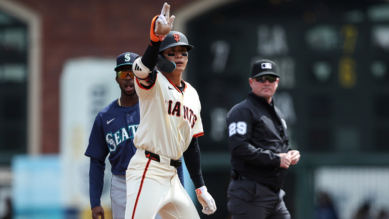 이정후, MLB 2루타 부문 단독 선두 등극하며 주목 받아