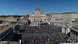 유언대로 소박한 무덤 공개…6㎞ 거리 운구해 안식처로