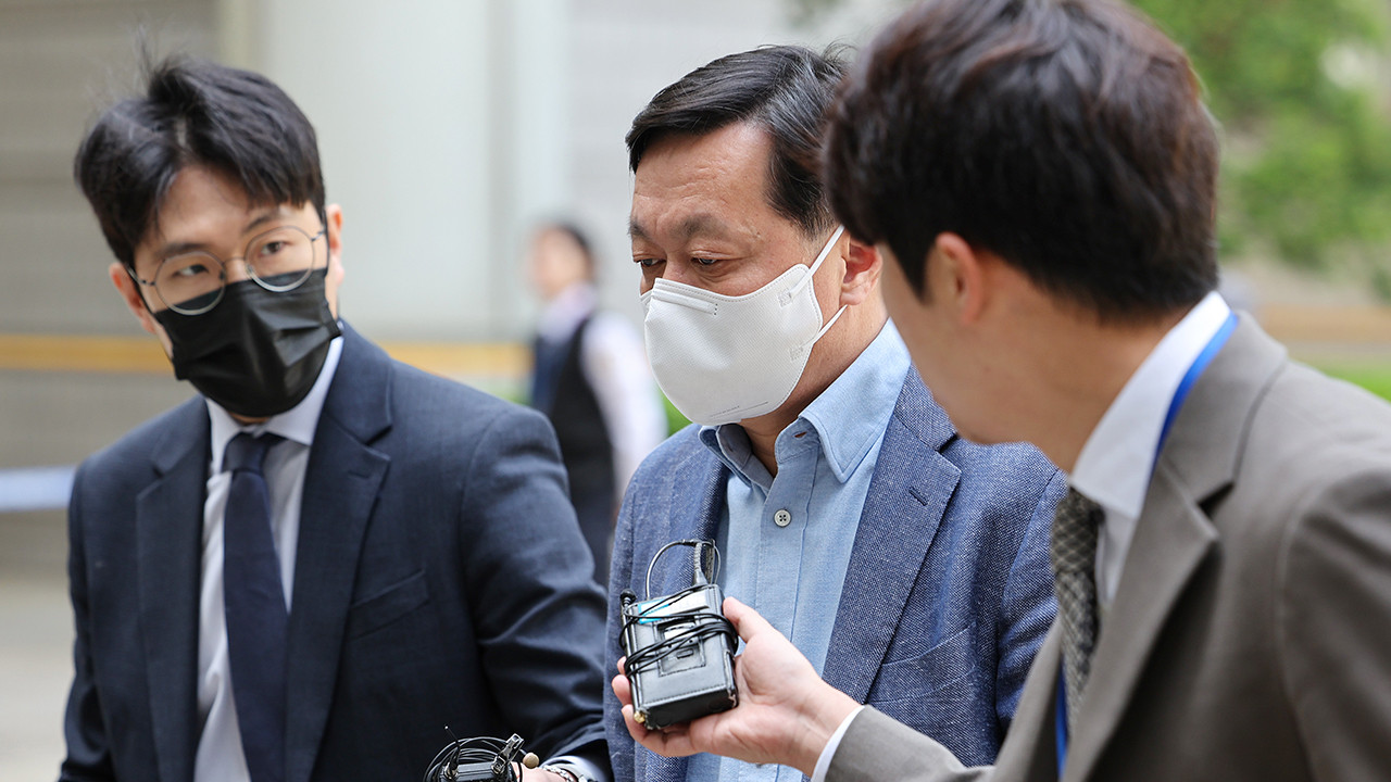 정진상 전 더민주 대표실 정무조정실장, 대장동 재판 증언 거부에 서울중앙지법 자료를 보는 것만 해도 좋다
