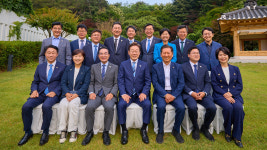 이 대통령, 민주 지도부와 만찬…