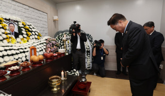 우원식 국회의장, 김충현씨 빈소 찾아 
