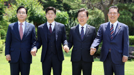 이 대통령-여야 지도부 오찬 회동 종료…국정 현안 논의