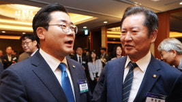 정청래 아웃복싱으로 이기겠나…박찬대 인파이터는 야당일 때나