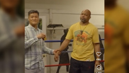 논란의 금메달 복싱 박시헌, 35년 만에 존스 주니어 재회