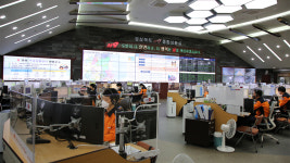 상주영천고속도로 유조차 등 사고 화재…2명 사망, 양방향 통제