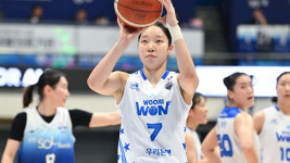 여자농구 우리은행, 3연승 신바람…꼴찌 신한은행은 8연패