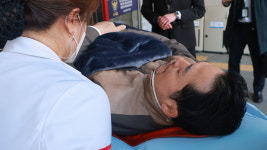 우원식, 단식 후 입원한 장동혁 병문안…20분 면회