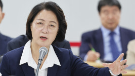 추미애 '소방 재정 빨대' 발언에 양대 노총 소방 노조 반발