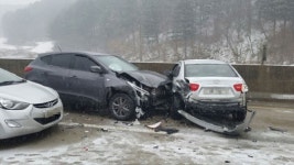 횡성 중앙고속도로 눈길 40여 중 추돌…20여 명 부상