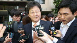유승민 “의원총회 뜻 받들어 원내대표직 사퇴”