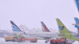 42시간 공항폐쇄…제주 탈출 ‘러시’
