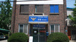 파출소 주차장서 경찰 권총에 맞아 숨진 채 발견