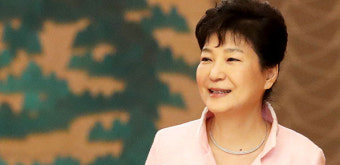 박 대통령, 일본 등 6개국 주한대사 신임장 받아