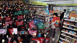 광화문 편의점, 촛불집회에 일부 제품 판매량 증가