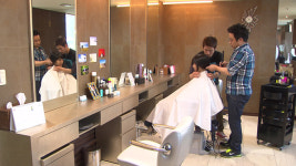 [시로 읽는 경제이야기] (30) 사라지는 이발소, “손님 마음도 돌보던 곳”