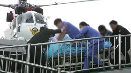 제주, 높은 파도에 바지선 해안가로 떠밀려 와