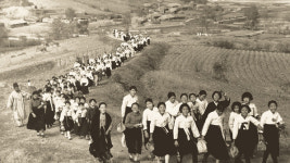 [포토] 북한 그때 그 시절…80년 전 소풍가는 평양 학생들